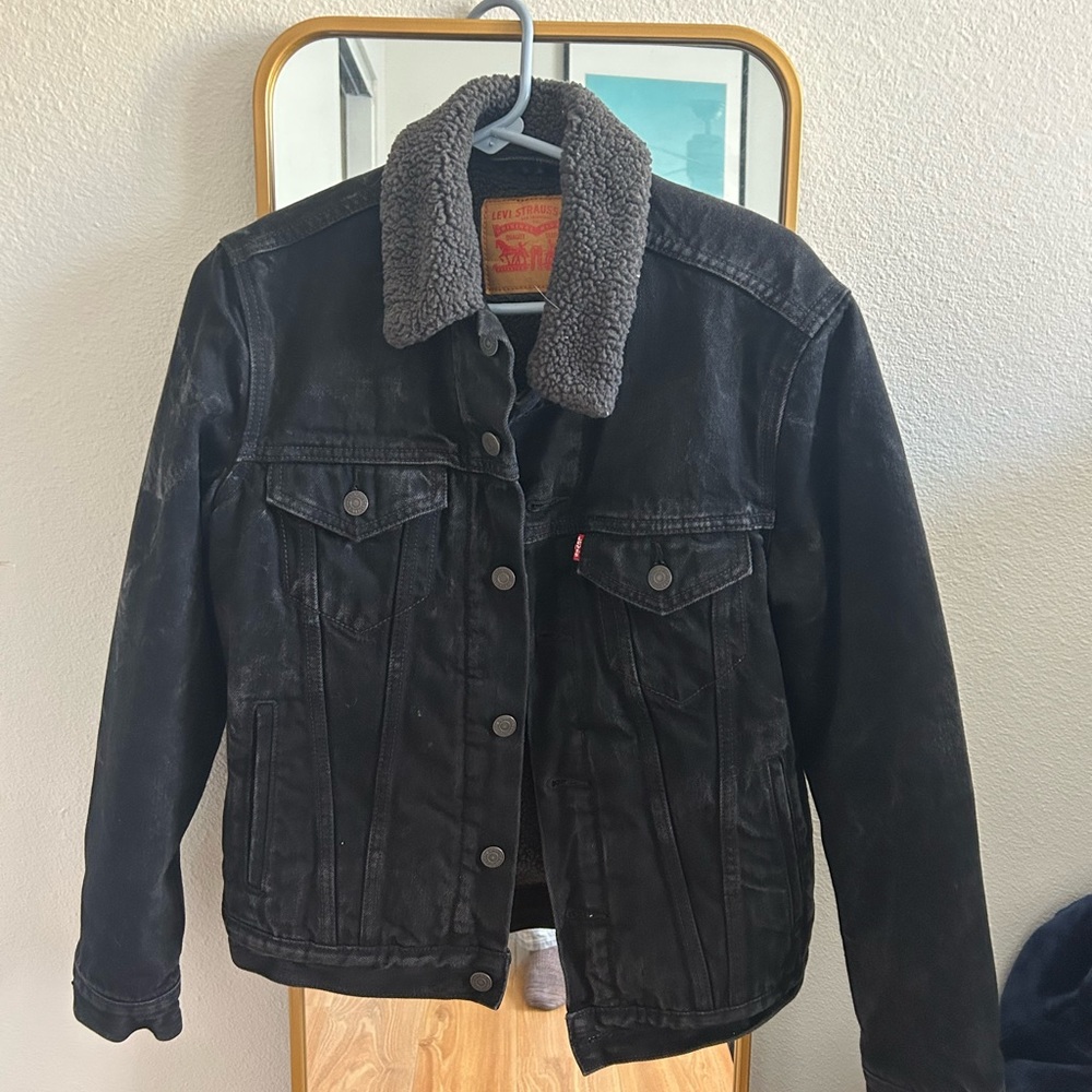 Levi’s Black Jean Jacket w/ Sherpa Lining Size S